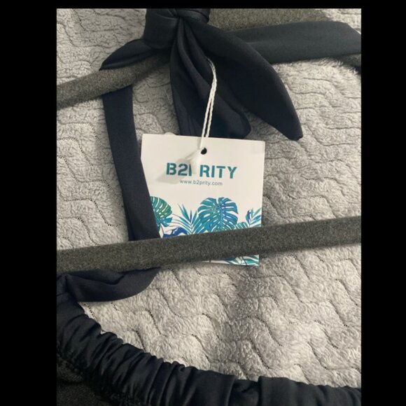 Size Medium/M Cacelin one piece green and tropical themed swimsuit - Picture 2 of 8